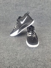 Nike Kyrie Flytrap 6 Boys Youth Size 6.5 Low Basketball Shoes Sneaker DQ8094-009