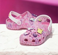 crocs hello kitty Crocs classic clog With Tags Black c8 child Fast Shipping.