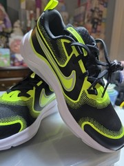 Nike Cosmic Runner (GS) Size 5 YOUTH