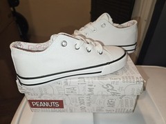 Peanuts® Snoopy White Canvas/Hearts Lace-Up Sneakers Children’s Size 12