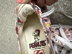 VANS x Peanuts Snoopy Pink Canvas Low Top Lace Up Sneakers 6 womens 4.5 men