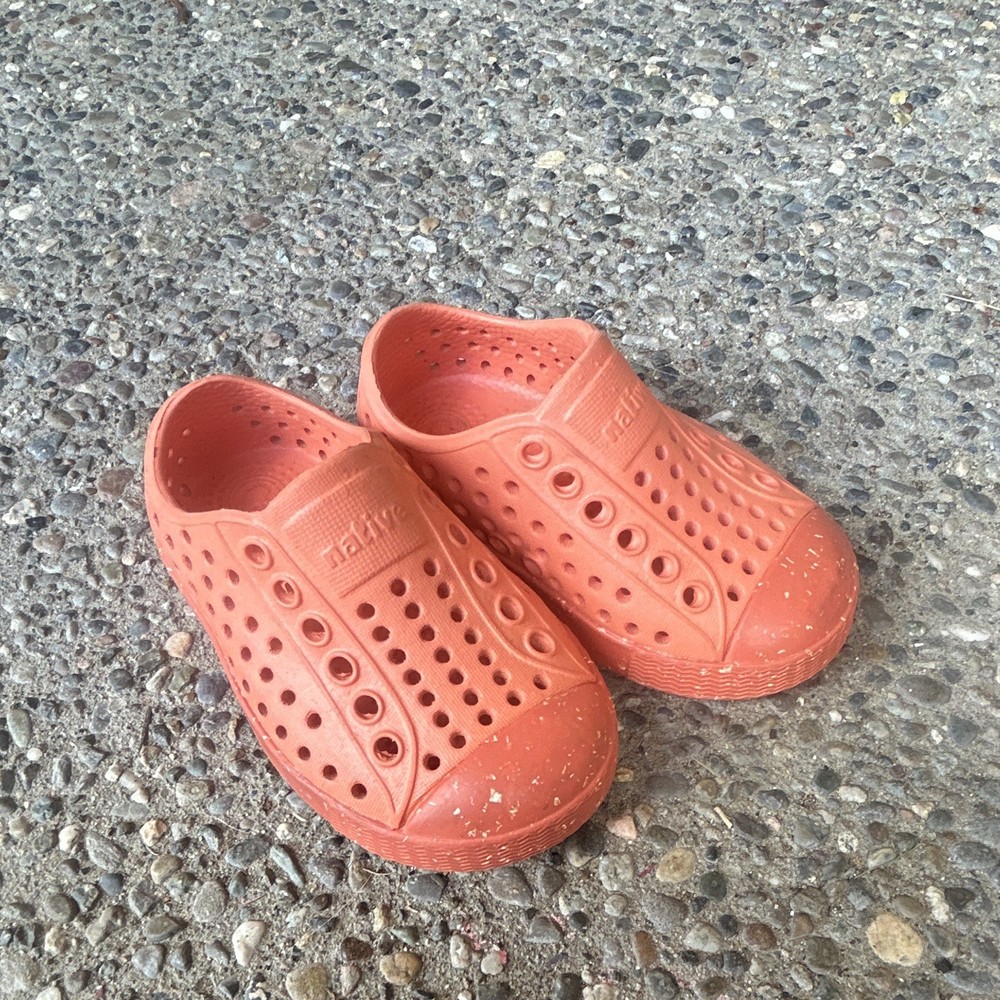 Native Jefferson Unisex Kids Orange Rubber Slip-On Low Top Shoes US 4