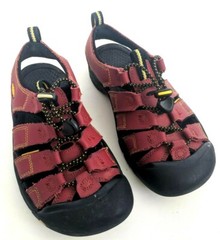 Keen Whisper Big Kid Size 4 Red Slip On Closed-Toe Hiking Trail Walking Sandals