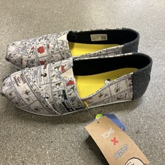 TOMS X Peanuts Tiny Alpargata Snoopy Comics Tan Felt Slip-on Shoes Woman 9