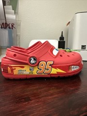 Lightning McQueen Light Up Crocs Disney Red Kids Size J1 209381-610 NEW Light Up