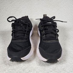 Under Armour Assert 10 Sneakers Running Size 4Y Black/White