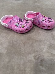 Crocs Kids Hello Kitty and Friends Classic Clog with Jibbitz SIZE J4