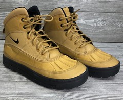 Nike Woodside 2 High ACG Brown/Tan Boot Hiking Size 7 Youth Or Women Size 8.5