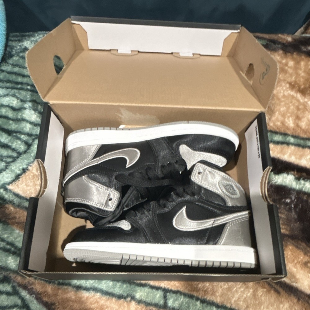 Jordan 1 Retro High OG (PS) Black/Medium Grey/White Kids Sneaker 13C