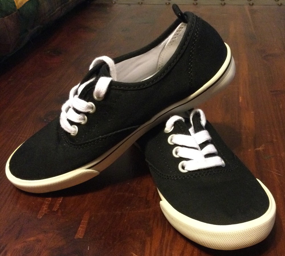 Pre-owned/Used ~ Old Navy Black & White Lace Up Sneakers! ~ Youth Shoes Size 13.