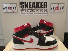 Air Jordan 1 Mid (GS) – DJ4695 122 – White / Gym Red – Black – Size: 5Y – NEW !