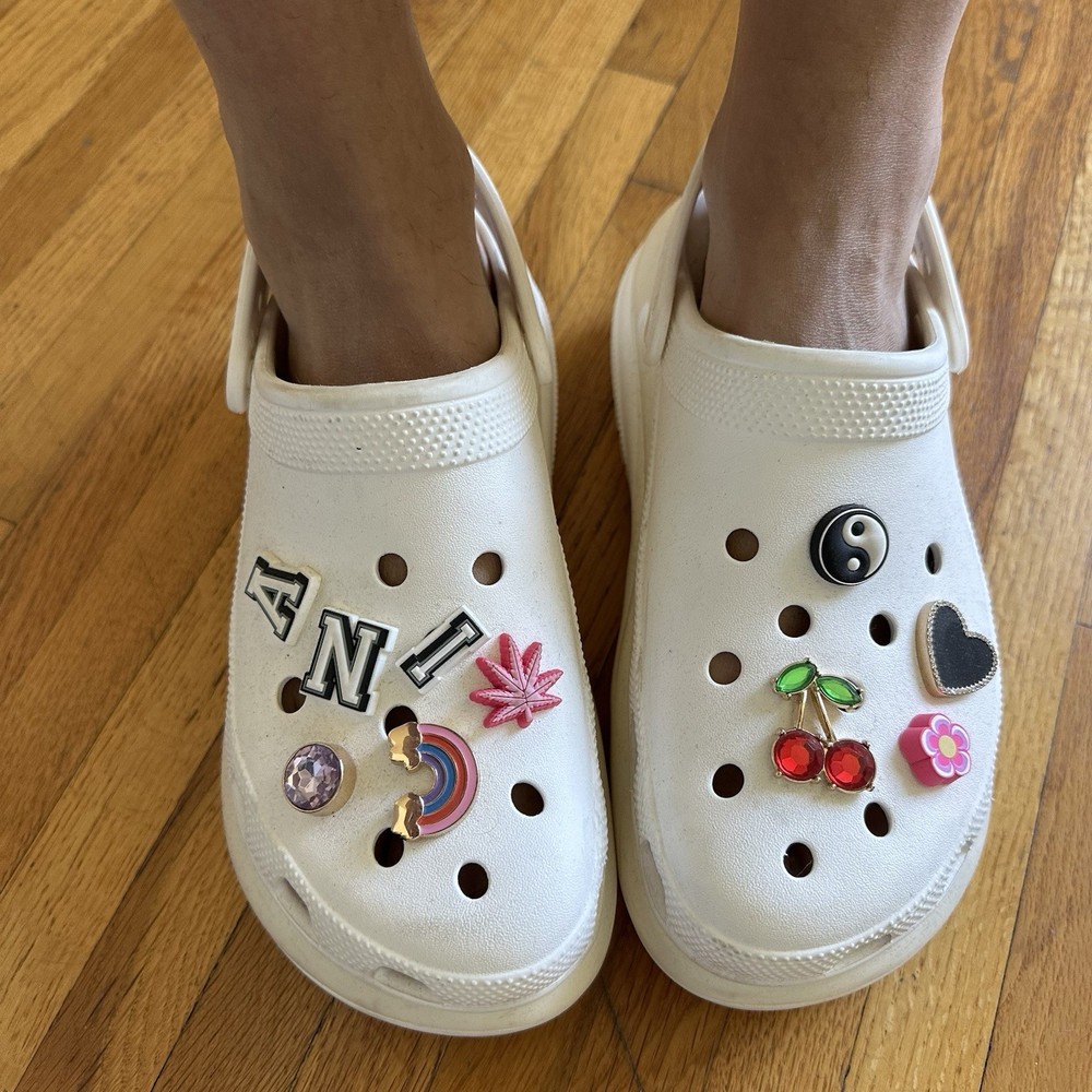 Crocs platform Clog White Unisex Size 9 with Fun Charms Cherry Rainbow not worn