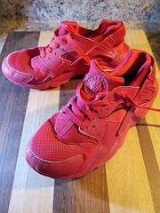 Nike Air Huarache Triple Red Grade School size 5.5Y 654275-600 good condition