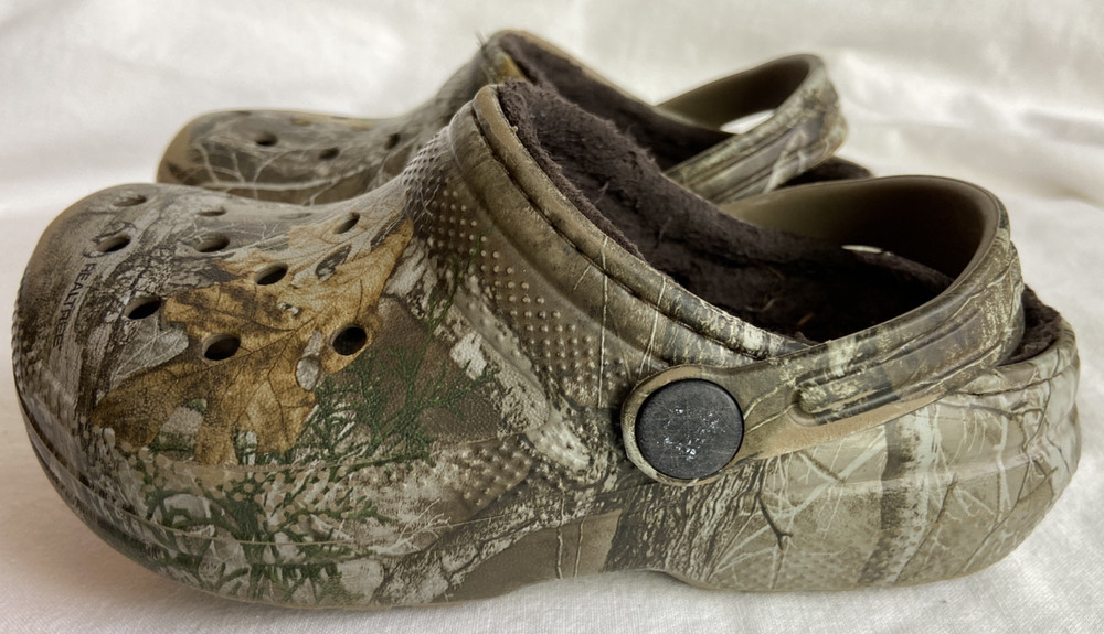 Crocs Dual Comfort Real Tree Camo Slip On Faux Fur Lined Kids Size C11