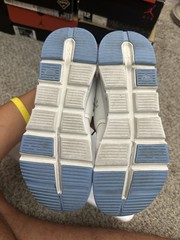 On Cloud Sky White Alloy White Blue Running Sneakers UNC – Size 6.5 Youth/ 8 Wmn