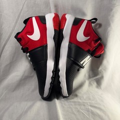 Size 5 (GS) – Nike Team Hustle Mid Black Racer Red
