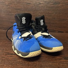 Nike Kyrie Flytrap AA1154-400 Youth Basketball Shoes Size 6.5 Blue Hyper Cobalt