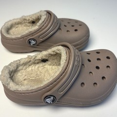 Crocs Kids C8 Clogs Khaki Tan Classic Fuzz-Lined Lined Mules Shoes Comfort