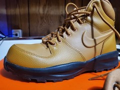 Nike Manoa Leather Boots Wheat/Black BQ5372-700 Boys Size 6y