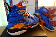 Air Jordan 8 Retro DB (GS) „Doernbecher“ Hpr Bl/Elctro Orn-Bk 729894 480 sz 3.5Y