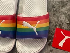 NWT PUMA COOL CAT RAINBOW STRIPE PRIDE SLIP ON SINGLE STRAP SLIDES SANDALS
