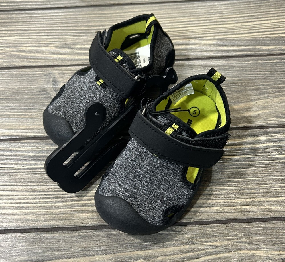 Wave Zone Kids Gray Black Green Shoes NWT Size 5
