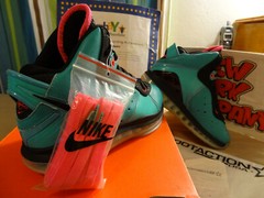 Nike Lebron 8 (GS) „Pre-Heat / South Beach“ Retro/Blk-Pk Flsh-Flnt Gn 415238 400