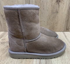 UGG Classic Short II Kids Boots Size 13 Brown Sheepskin Suede 1017703K