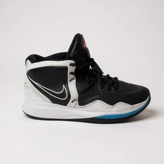 Nike Kyrie Infinity 8.5Y (Women’s 10 / Men’s 8.5) Basketball Shoes