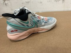 Nike Kyrie 8 Go GS Photon Dust Size 6Y