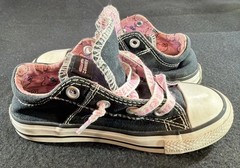 Converse Hello Kitty x Chuck Taylor All Star Madison Ox Black Size 11.5 Kids EUC