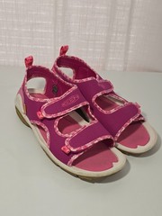 Keen Knotch Creek Sandals Open Toe Pink/White Water Sports Hiking Shoe Youth 6