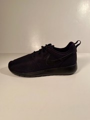 Nike Roshe One (GS), Black/Black, 599728 031, Size 7Y, Triple Black, Big Kids