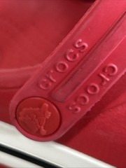 Crocs Youth Size 1 Red With Black Stripe Snoopy Woodstock Charms