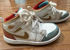 Nike Jordan 1 Mid White Sneaker School NC to Chicago Shoes Toddler size 9C