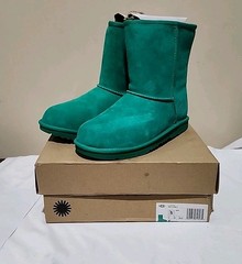 Kids UGG CLASSIC II BOOT 1017703K-EDGR Size 5 Green New