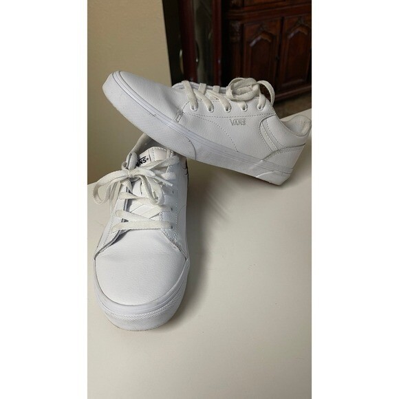 Vans kids Seldan leather upper white low top Sneakers size 6 youth