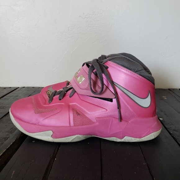 Nike Lebron James Soldier 7 GS Think Pink Grey Sneakers Shoes 7Y Women’s 9