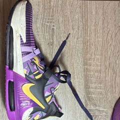 Nike LeBron Witness 7 Lakers Graffiti Purple Yellow Women’s size 7