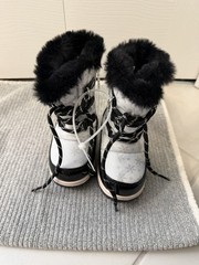 Totes Unisex Kids Snow Boot White Black Lace Up Faux Fur Snowflake Pattern