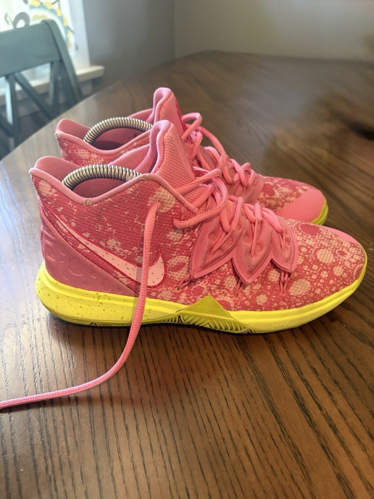 Size 6.5 (GS) – Nike Kyrie 5 SpongeBob SquarePants Mid Patrick (replacement box)
