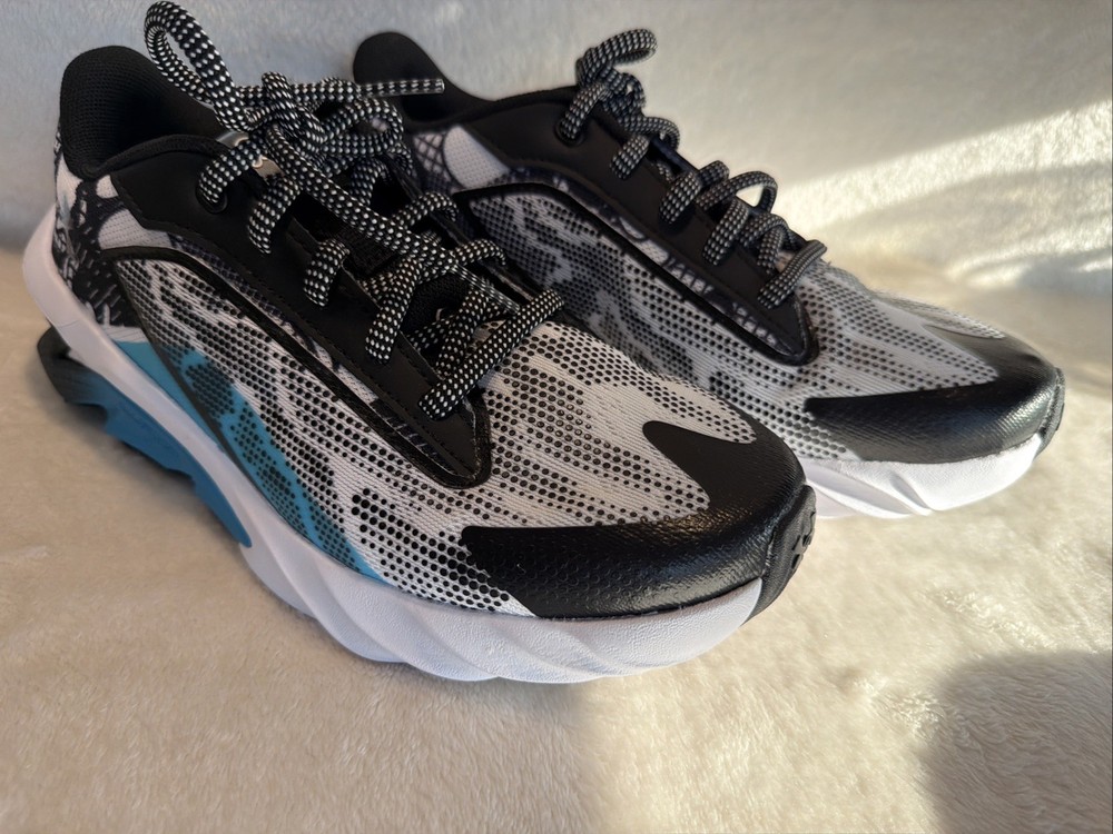 New WITHOUT BOX Under Armour BGS Charged Scramjet ,Size 6Y Sneakers Shoes