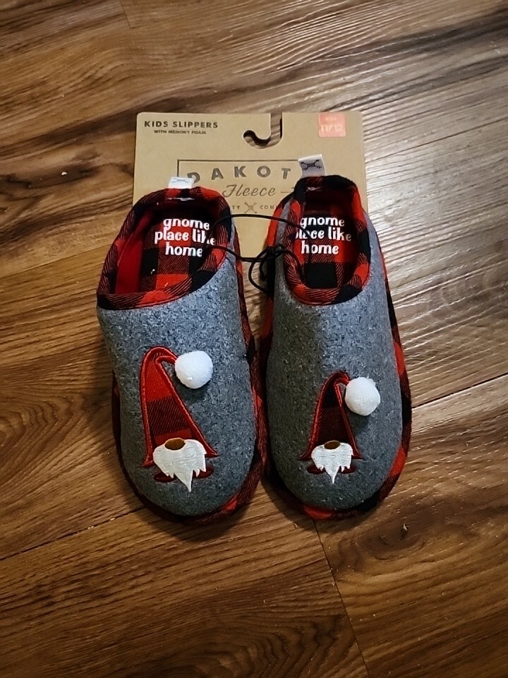 Dakota Fleece No Place Like Gnome Kids Buffalo Plaid Slippers Size 11/12