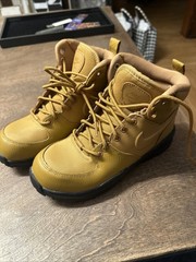 Nike Manoa LTR (GS). Brand New. Big Kids Sizes: 4y
