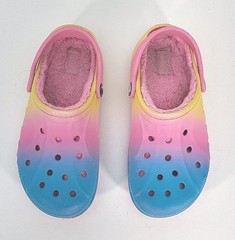 Crocs Rainbow Spray Fur Inside Tie Dye Clogs Kids Size J2 Blue Pink Yellow