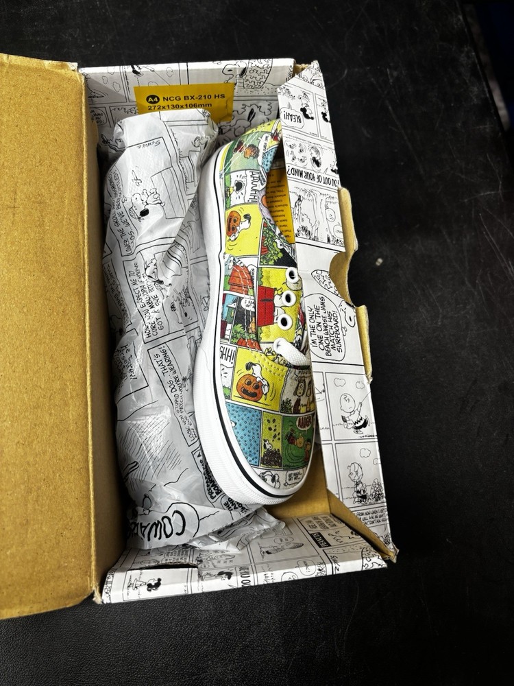 Vans Authentic x Peanuts Comics Kids Size 2.5 Sneakers Snoopy Charlie Brown