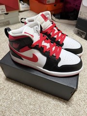 Size 3 (PS) – Jordan 1 Mid White Very Berry