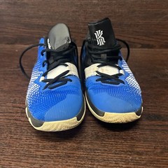Nike Kyrie Flytrap AA1154-400 Youth Basketball Shoes Size 6.5 Blue Hyper Cobalt