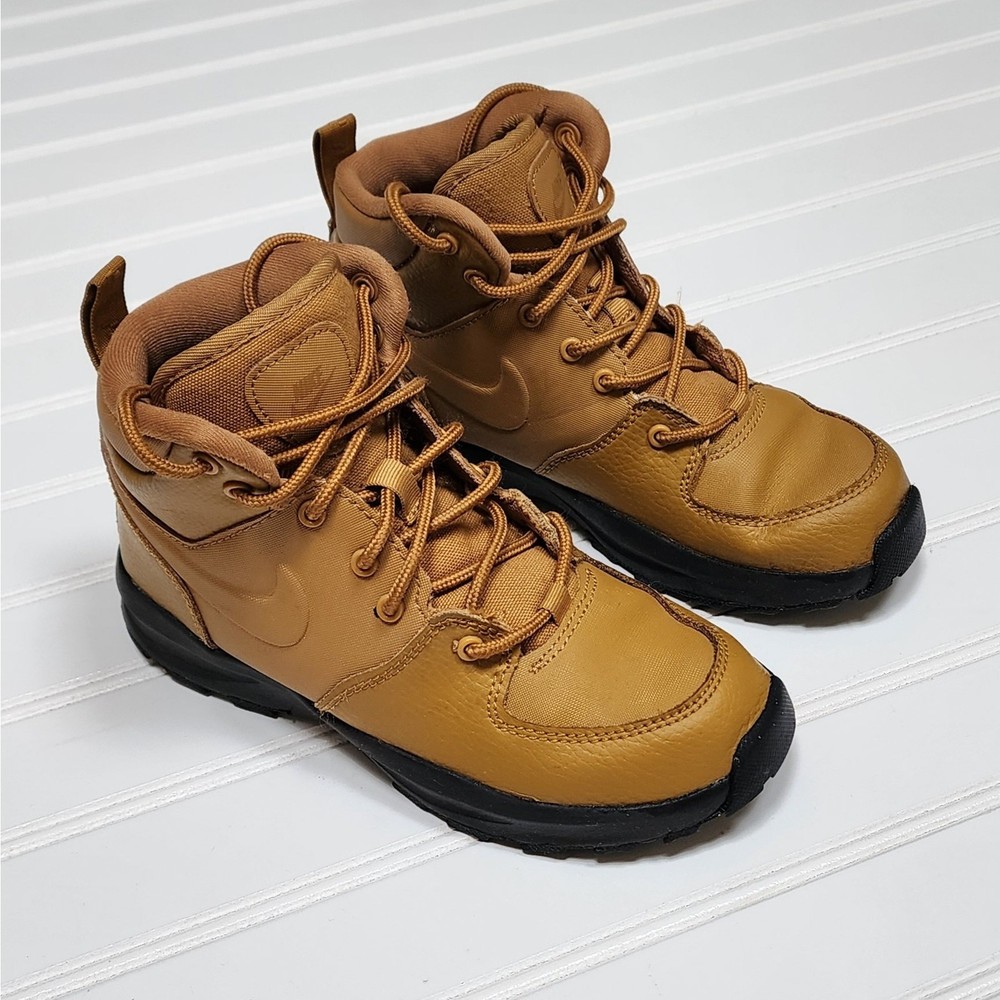 Nike Kids Manoa Leather Sneaker Boots Size 1Y Wheat/Black