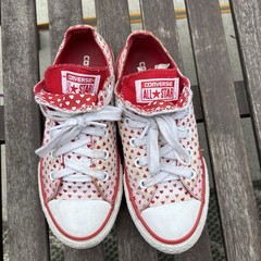 Converse Chuck Taylor All Star Juniors White Red Heart Low Shoes Size 2 *read*